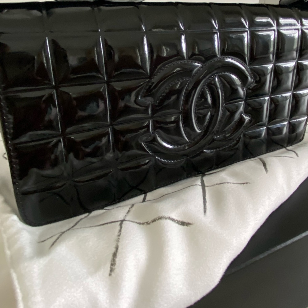 Chanel Chocolate Bar Flap Bag - Picture 3 of 9